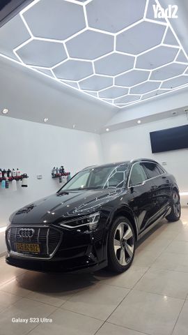מודעת רכב אאודי E-tron