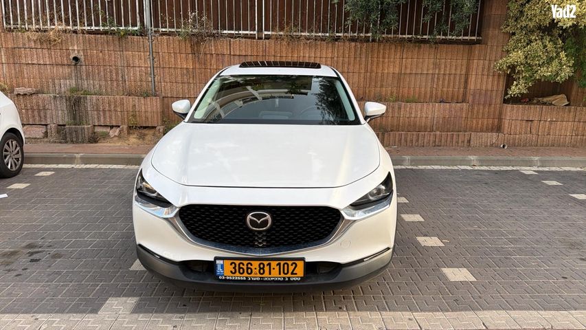 מודעת רכב מאזדה CX-30