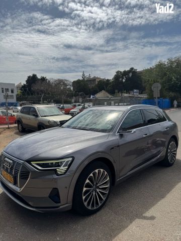 מודעת רכב אאודי E-tron
