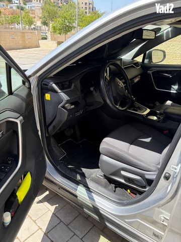 מודעת רכב טויוטה RAV4
