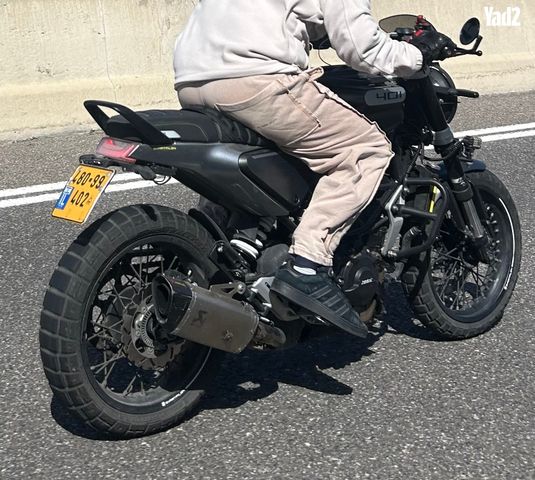 מודעת רכב הוסקוורנה SVARTPILEN 401