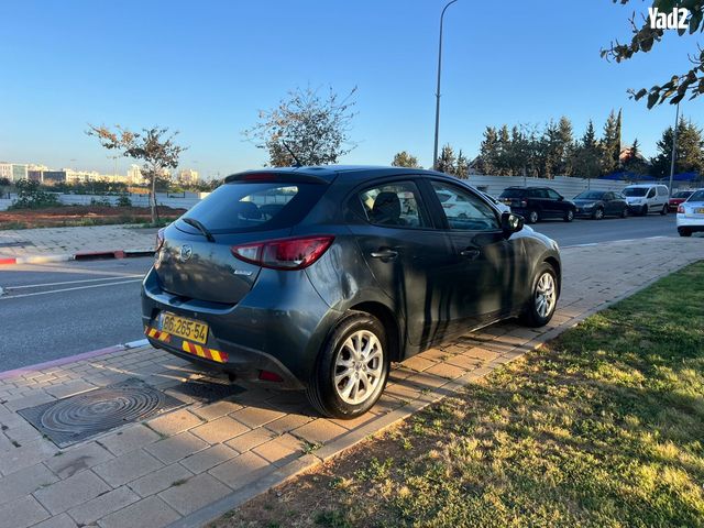 מודעת רכב מאזדה 2