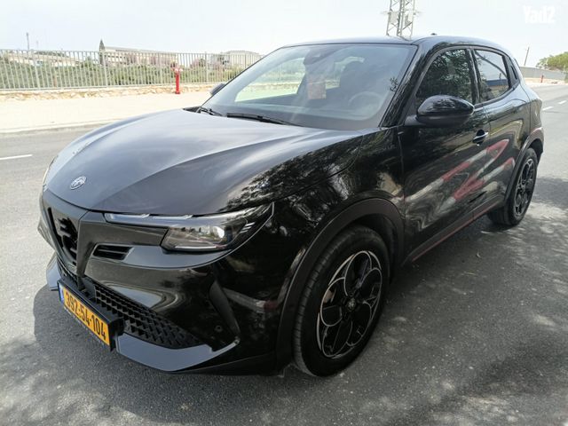 מודעת רכב אלפא רומיאו ג'וניור