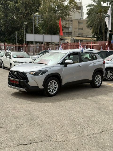 מודעת רכב טויוטה קורולה קרוס