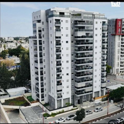 דרך העצמאות 33