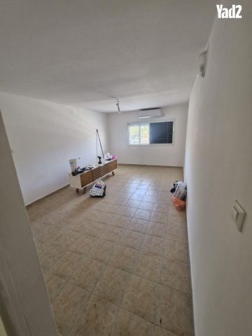 יצחק שדה 750