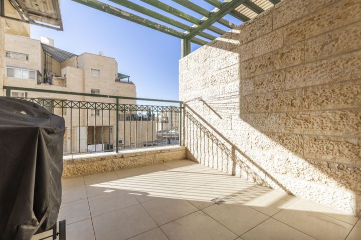 דירת גן למכירה בירושלים (תיווך) — 2