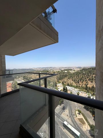 דירה למכירה בירושלים (תיווך) — 3