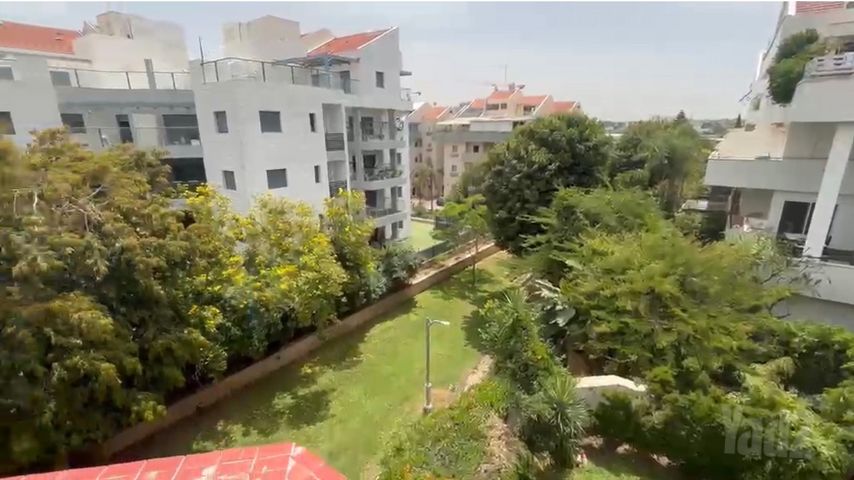 דירה, קרית הפרחים - 2005, רעננה