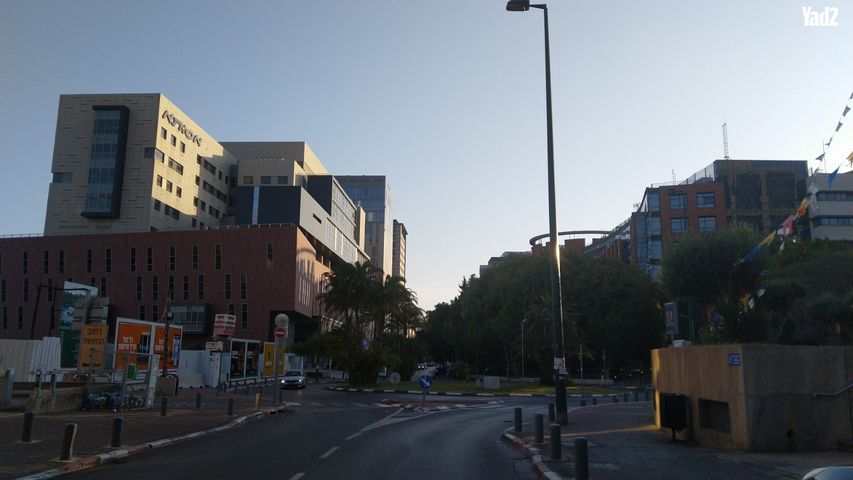 מודעת נכס, הברזל, עתידים, אזור התעסוקה רמת החייל, תל אביב יפו
