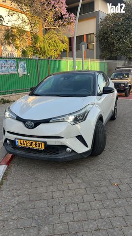 מודעת רכב טויוטה C-HR