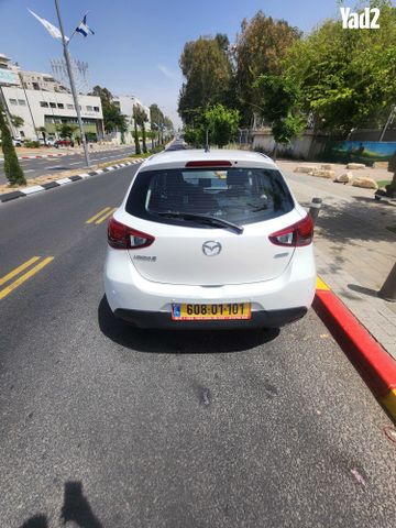 מודעת רכב מאזדה 2
