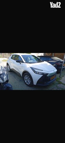 מודעת רכב טויוטה C-HR