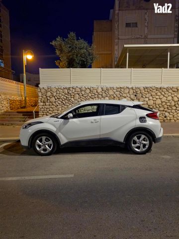 מודעת רכב טויוטה C-HR