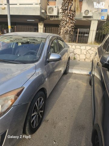 מודעת רכב מאזדה 3