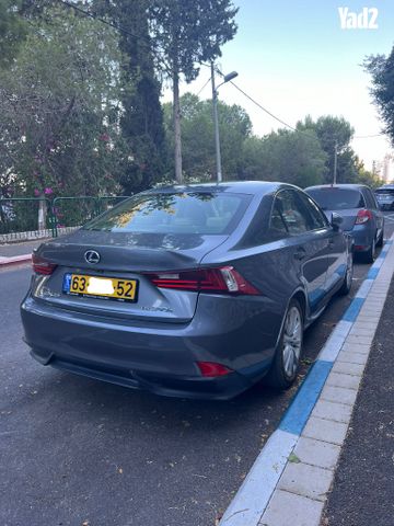 מודעת רכב לקסוס IS