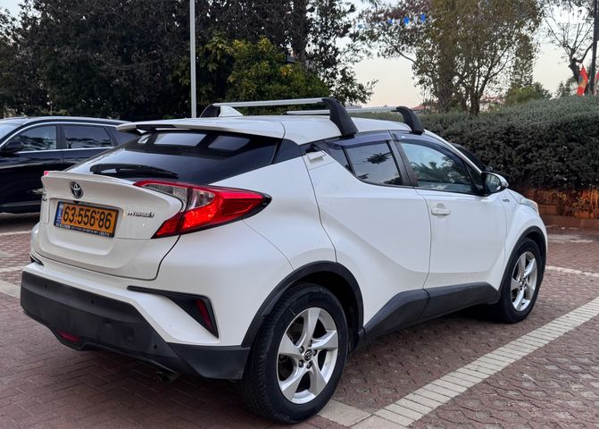 מודעת רכב טויוטה C-HR