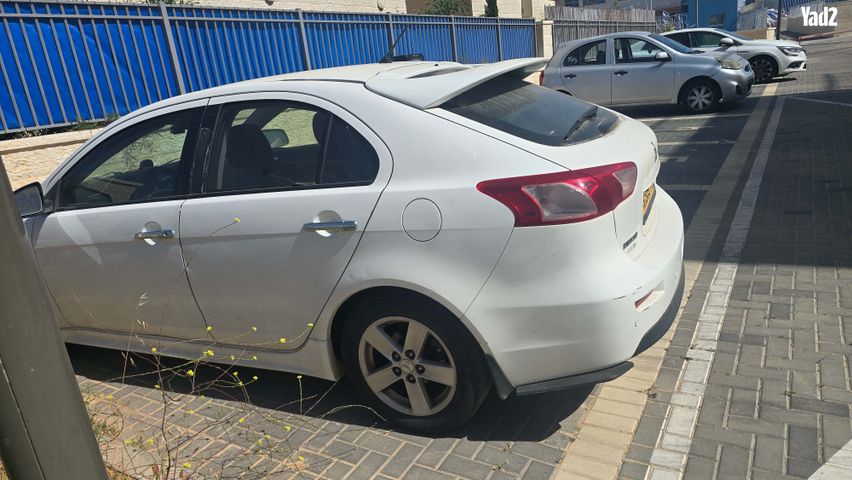 מודעת רכב מיצובישי לנסר