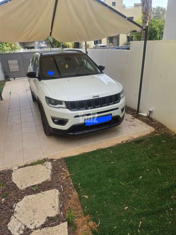מודעת רכב ג'יפ קומפאס
