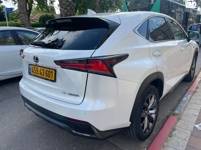 מודעת רכב לקסוס NX