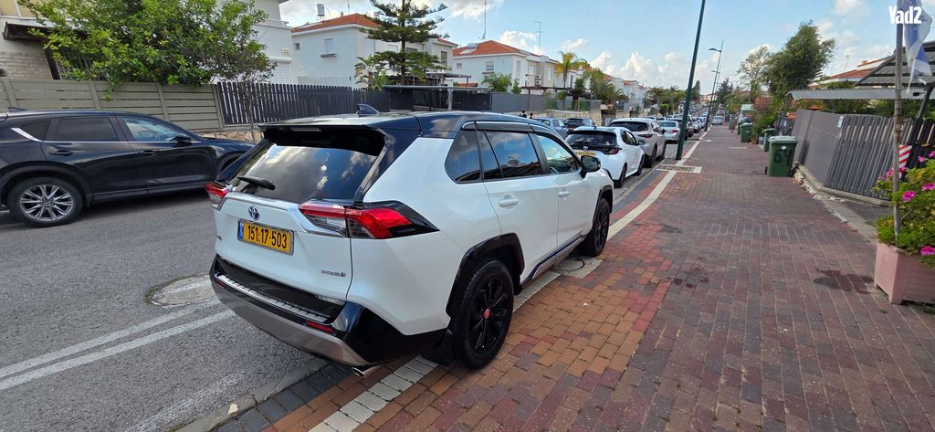 מודעת רכב טויוטה RAV4