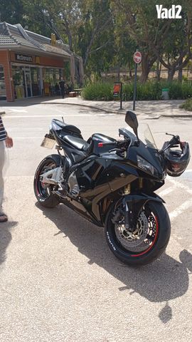 מודעת רכב הונדה CBR600RR