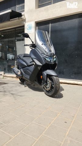 מודעת רכב סאן יאנג ADX400