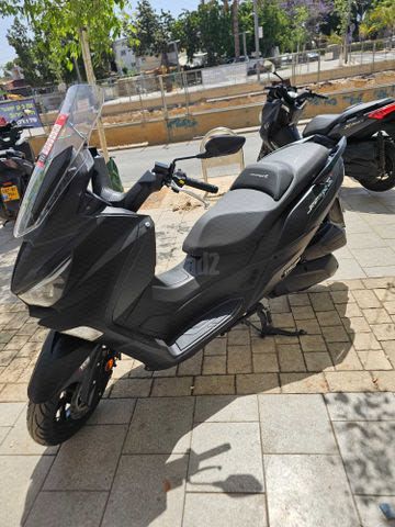 מודעת רכב סאן יאנג ג'וי-מקס Z-300