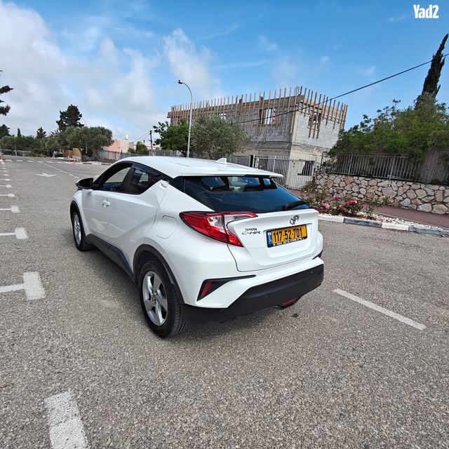 מודעת רכב טויוטה C-HR