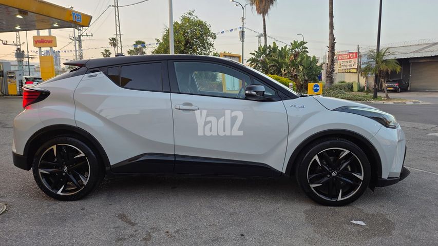 מודעת רכב טויוטה C-HR 2
