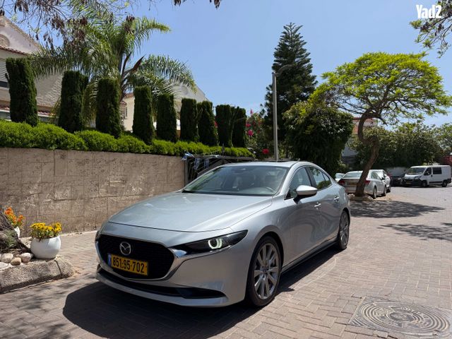 מודעת רכב מאזדה 3
