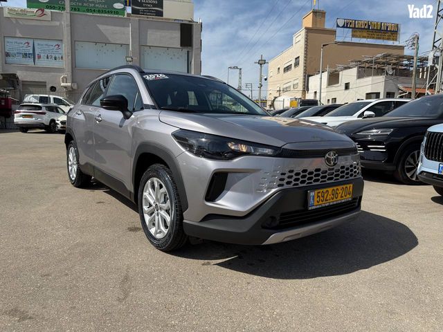 מודעת רכב טויוטה קורולה קרוס