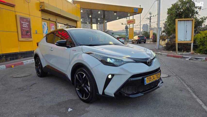 מודעת רכב טויוטה C-HR