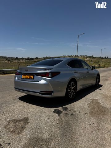 מודעת רכב לקסוס ES