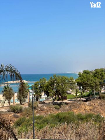 מרינה, פארק לאומי וחופים