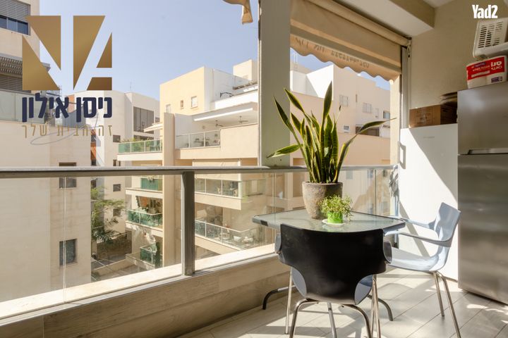 התשעים ושלוש 