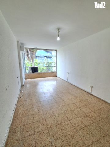 מודעת נכס, שדרות הקונגרס, אזור הבילויים, רמת גן