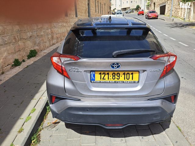 מודעת רכב טויוטה C-HR