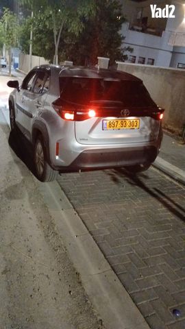 מודעת רכב טויוטה יאריס קרוס