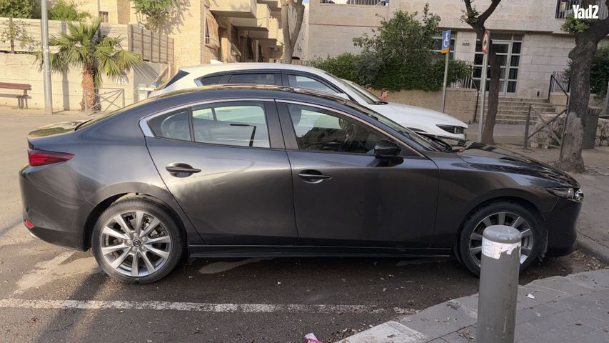 מודעת רכב מאזדה 3