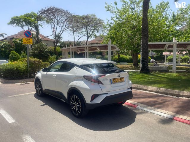 מודעת רכב טויוטה C-HR