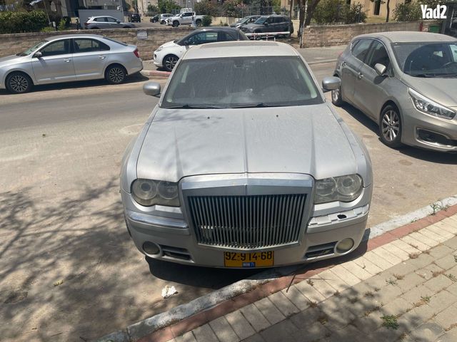 מודעת רכב קרייזלר 300