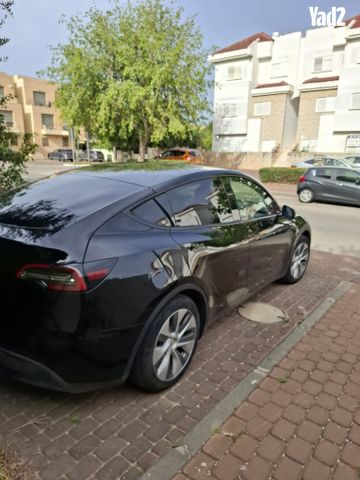מודעת רכב טסלה מודל Y