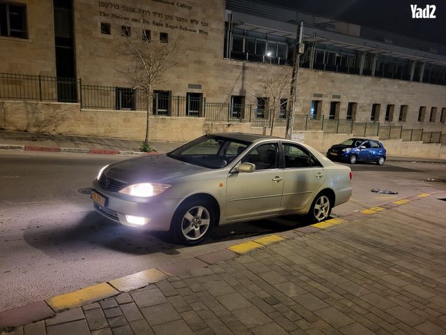 מודעת רכב טויוטה קאמרי