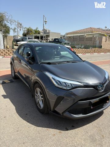 מודעת רכב טויוטה C-HR