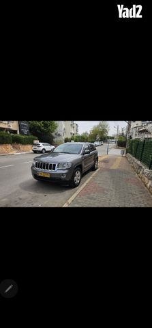 מודעת רכב ג'יפ גרנד צ'ירוקי