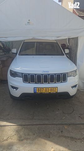 מודעת רכב ג'יפ גרנד צ'ירוקי
