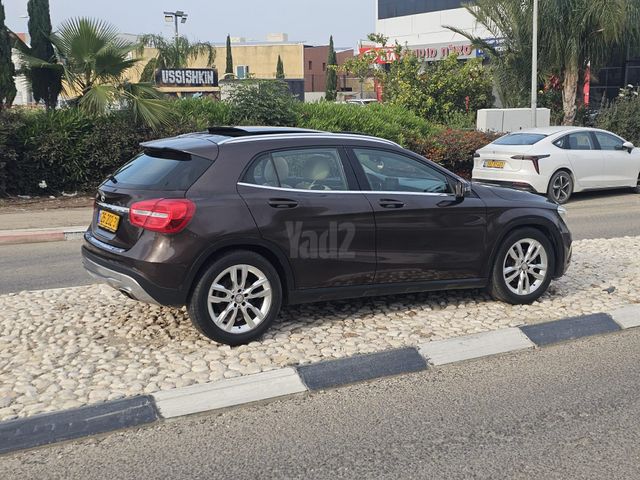 מודעת רכב מרצדס-בנץ GLA 2