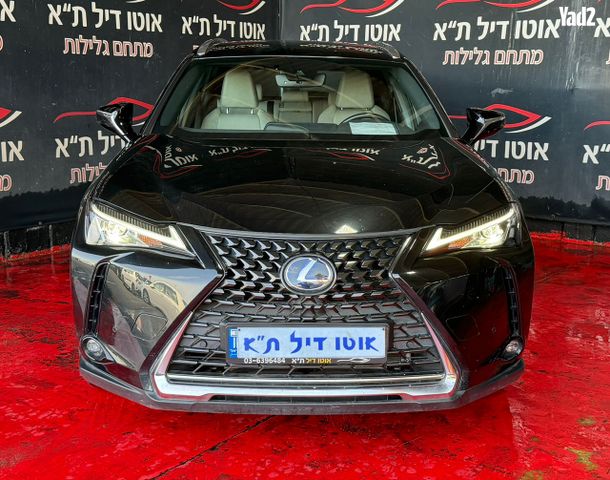 מודעת רכב לקסוס UX