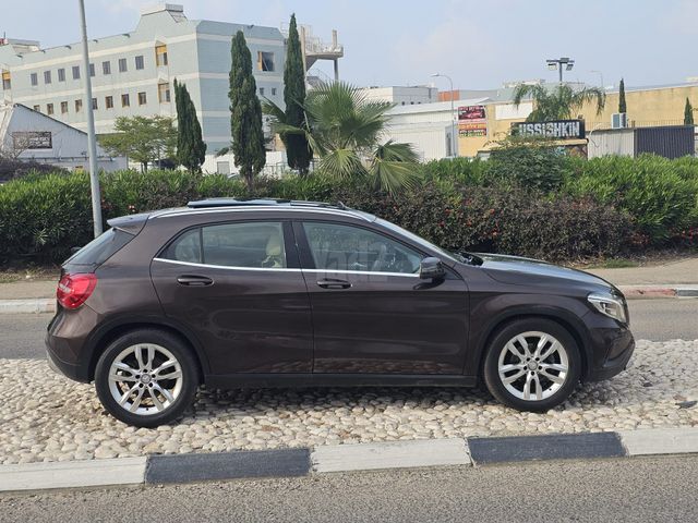 מודעת רכב מרצדס-בנץ GLA 1